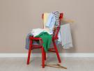 Un psicólogo del comportamiento explica por qué los que apilan ropa en la silla antes de irse a dormir son más creativos y optimistas que los que lo guardan todo