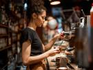 Una joven de 30 años deja su carrera soñada para volver a hacer cafés: "Es de las mejores decisiones que he tomado"