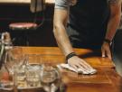 Pone una mala reseña en un bar porque le hacen consumir para ir al baño y se abre un debate monumental