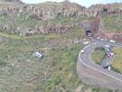 Al menos un fallecido y catorce heridos, tres graves, tras volcar una guagua en La Gomera: todo lo que se sabe