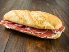 Lo que cuesta una flauta de jamón de bellota en el aeropuerto de Barajas es para quedarse tiritando