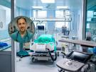 Juan Luis Vicente, médico intensivista: "Si no cuidas ni potencias este órgano estando sano te destruye en la UCI"