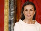 Letizia rompe su propia costumbre con un 'look' primaveral que nadie esperaba