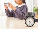 "La atención humana no es un recurso industrial como cualquier otro": cinco expertos denuncian el diseño de las redes sociales que engancha a los menores
