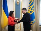 El profundo significado del regalo de Zelenski a Robles en su visita a Kiev