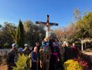 Soldados italianos de la FINUL restituyen el Cristo destrozado por un soldado israelí en Líbano