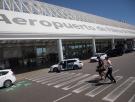 Ana, trabajadora en el aeropuerto de Palma: "No nos sirve de nada que la cerveza valga tres euros si vamos hasta el cuello para llenar la cesta de la compra"