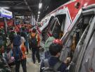 Al menos 14 muertos y más de 80 heridos en un choque entre dos trenes en Indonesia