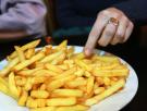 Suena raro pero los científicos lo avalan: las patatas fritas robadas saben un 40% mejor que las de tu propio plato