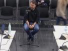 Pablo Iglesias se fija en cómo estaba sentada Sáenz de Santamaría en la Audiencia Nacional y recuerda lo que le pasó a él