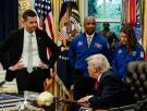 Trump se burla de las orejas del jefe de la NASA en plena recepción en el Despacho Oval