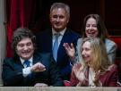 "¡Vamos, Manuel!": Milei bendice a su jefe de gabinete investigado por enriquecimiento ilícito