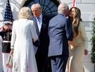 Lo que dice una estadounidense al ver el comentado gesto de Trump con la reina Camila es para que lo enmarquen en la Casa Blanca