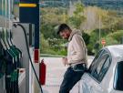 Para 88 segundos en una gasolinera para coger agua del maletero y dos semanas después recibe una carta: un abogado le exige 372 euros