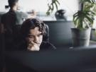 Juan Sanguino (42), periodista y escritor: "Somos la generación más preparada, pero no podemos tener la vida prometida. Por esa frustración buscamos refugio en la infancia"