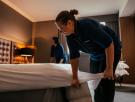 Paola, camarera de piso en un hotel de El Arenal: "Hay días que limpio 25 habitaciones y no me da tiempo ni a beber agua"
