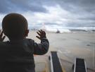 Se van de vacaciones a Alicante y al volver a Reino Unido vetan la entrada a su bebé de 11 meses: "Es ridículo"