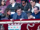Almeida va a Las Ventas en San Isidro y las cámaras se fijan en quién está abajo del todo