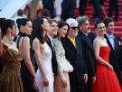 Del rojo de Aitana Sánchez-Gijón a la creatividad de Amaia: la troupe de 'Amarga Navidad' conquista la alfombra roja de Cannes