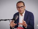 David Jiménez enseña dos de los comentarios que ha recibido por el capítulo que ha hecho sobre el caso de Zapatero