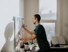 Kike Clavería, arquitecto y experto en Feng Shui: "Pasamos el 90% de la vida en espacios construidos, el 70% en casa, y eso afecta a nuestras emociones"