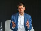 Sam Altman reconoce estar "encantado" de haberse equivocado con una de las predicciones más inquietantes de la IA: "Me alegra mucho"