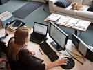 Francia da una lección a España con el teletrabajo: un gran estudio oficial confirma que aumenta la eficacia pero esconde una trampa para las mujeres