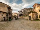 4.200 vecinos y un millón de visitantes al año: el plan de Santillana del Mar para evitar morir de éxito turístico