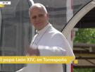 El papa León XIV deja un muy comentado gesto a los trabajadores de RTVE a su llegada a Torrespaña