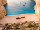 Adiós a la foto más famosa de Grecia: la playa de Navagio cierra hasta finales de octubre por la masificación, vecinos hartos de tráfico, falta de agua y alquileres disparados