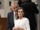 La reina Letizia, por tercera vez en España con el papa León XIV: triplete de blanco y su curioso gesto en la Sagrada Familia que todos podemos entender
