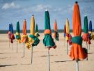Prohibido poner sombrilla si eres adulto: una playa de Cerdeña solo deja usarla a niños menores de 10 años y a mayores de 65