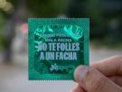 "No te f**** a un facha": los jóvenes de Más Madrid reparten preservativos gratis para frenar las ITS