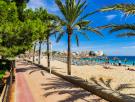 Magaluf estrena paseo marítimo y prepara una inauguración con drones, pero su playa sigue sin hamacas ni sombrillas en plena temporada