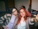 La generación Z resucita las cámaras de fotos para huir de la perfección artificial del móvil: las ventas se han duplicado en cinco años