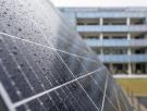 Un equipo liderado por mujeres en Sevilla logra que una placa solar genere energía con la lluvia gracias a una lámina más fina que un cabello