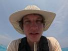 Un youtuber se acerca en barca a una de las tribus más aisladas del mundo para darle una lata de refresco: acaba detenido, multado y llevado de vuelta a la isla a buscar la lata