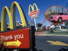 Roos, una joven de 20 años, ahorra 600 euros con latas y botellas recicladas durante dos años para cumplir un sueño: llegar al McDonald's en una limusina rosa con su novio