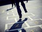 La generación que hoy tiene 70 y 80 años fue la última en aprender de niña, y gratis, lo que ahora los adultos pagan por reaprender en talleres