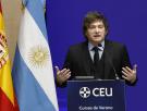 Milei ironiza en España con las "manos porosas" de Zapatero, pero no nos cuenta el chiste de Adorni