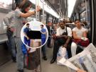 Mathieu, 27 años, multado con 200 euros por llevar una televisión en el metro: "Te invitan a usar el transporte público y pasa esto"