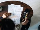Sarissa, 30 años, arrastra 44.000 euros de deuda desde que pidió su primer microcrédito a los 18: "La vergüenza es absurda, no estamos solos"