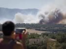 Confinadas 45.000 personas en Girona por un incendio forestal iniciado en La Bisbal: ya hay un detenido