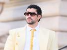 Bad Bunny acapara todas las miradas en París con un traje amarillo mantequilla con guiños a su carrera