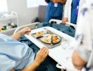 Denuncia lo que le han cobrado en un hospital de Murcia al comprar un yogur: "Ir al hospital no es un capricho"