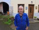 Manuel, 76 años, último ganadero de su pueblo de Asturias: "Si no se hace algo, esto se acaba rápido. El campo se muere"