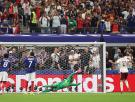 Un repartidor llega cuando Oyarzabal está a punto de tirar el penalti y lo que pasa después dice mucho de cómo somos los españoles