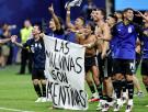 El 'tercer gol' de Argentina a Inglaterra: a pie de pancarta, reclamando las Malvinas