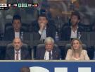 Iker Casillas sale al paso de una crítica por esta imagen del Francia-España: "Eres absurdo pero más absurdo soy yo por contestarte"