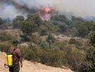 Evacúan un pueblo de Teruel por el avance del incendio de Ejulve mientras se intensifica el despliegue contra las llamas